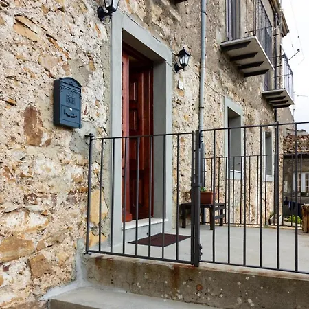 Ai Valati Cir 19082-037c20-6280 Cin It0820-37c284e-shywg Holiday home Geraci Siculo